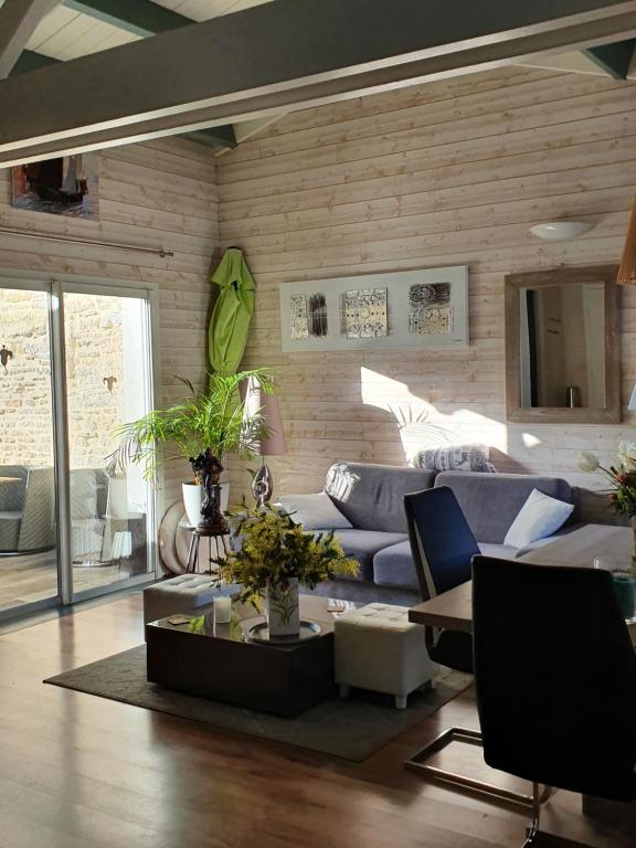 Studio de charme, piscine et mer à pieds