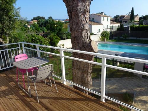 Studio de charme, piscine et mer à pieds
