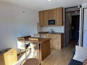 Studio Demi-Quartier, 1 pièce, 4 personnes - FR-1-597-171