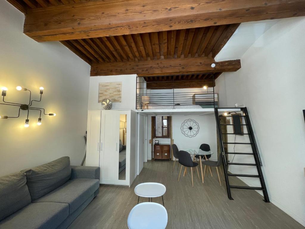 Studio Design vue Port 2 pas des Canaux + parking 34200 Sète