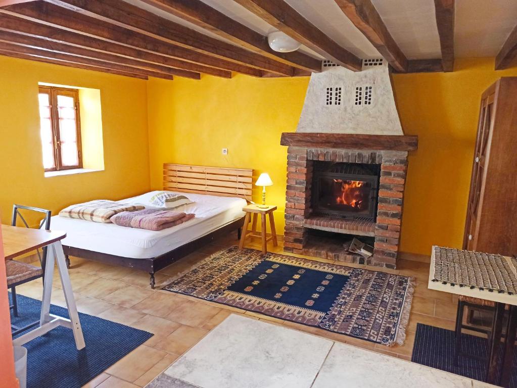STUDIO \ 2 Rue Traversière, 89120 Dicy