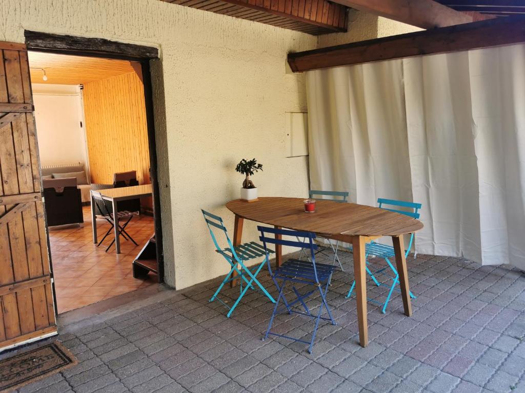 Studio Duplex avec jardin - La voie des Salines 21 Rue du Moulin, 39700 Rans