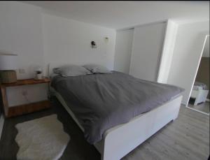 Studio duplex dans résidence de standing avec piscine et vue sur mer