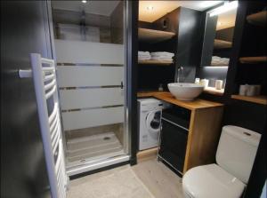 Studio duplex dans résidence de standing avec piscine et vue sur mer