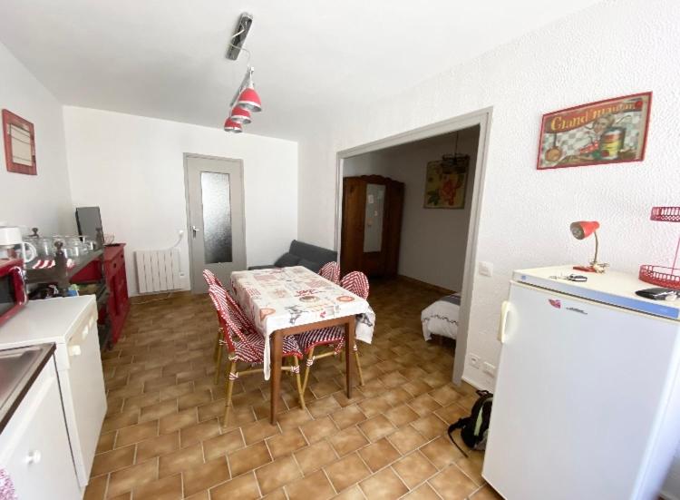 Appartement Studio en rez-de-chaussée tout équipé Le Bourg 43500 Jullianges