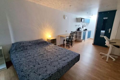 Studio en rez de jardin avec terrasse privée