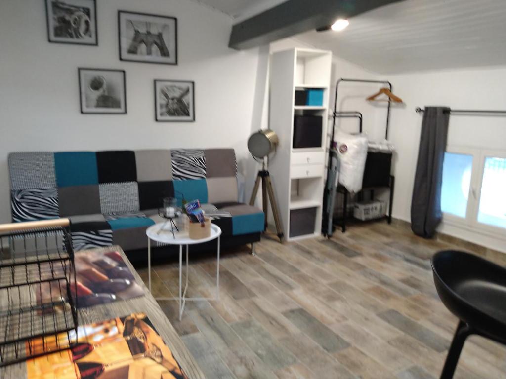 Studio ensoleillé, centre ville Amélie les Bains 9 21 Avenue du Général de Gaulle, 66110 Amélie-les-Bains-Palalda