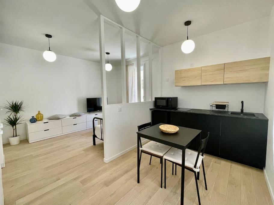 Appartement Studio entièrement rénové, situé au cœur du Quartier Haut 139 bis Grande Rue Haute 34200 Sète