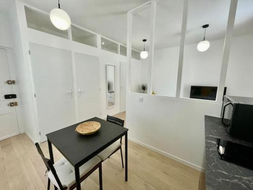 Studio entièrement rénové, situé au cœur du Quartier Haut