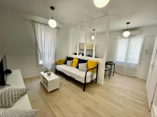 Studio entièrement rénové, situé au cœur du Quartier Haut