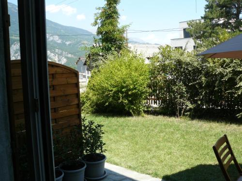 STUDIO ENTRE SAVINES ET EMBRUN PRES DU LAC DE SERREPONçON