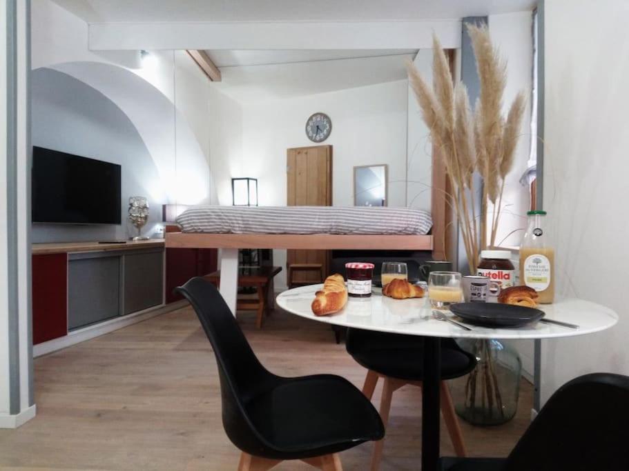 Appartement studio entre terre et ciel 57 Rue Peyrollerie 12100 Millau