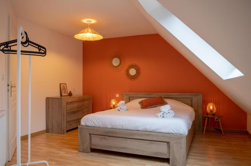 Studio équipé avec Lit rond / baignoire ilot / Table massage Aux Arcs 83460 Les Arcs-sur-Argens