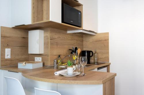 Studio équipé, calme, WIFI, 1.5 Km du front de mer