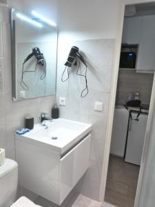 Studio équipé, calme, WIFI, 1.5 Km du front de mer