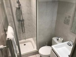 Studio équipé, calme, WIFI, 1.5 Km du front de mer
