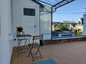 Studio équipé, grande terrasse, à côté de la gare
