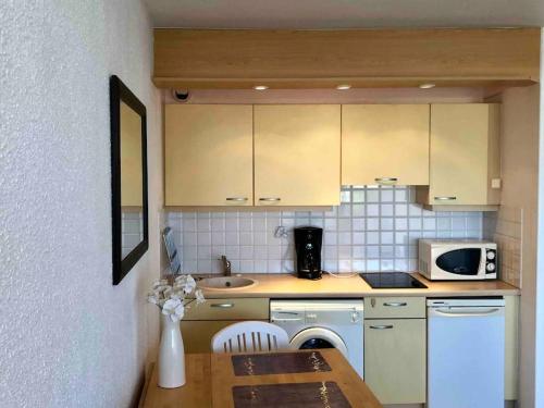 Studio Équipé + Plage 50 Metres + Parking privé