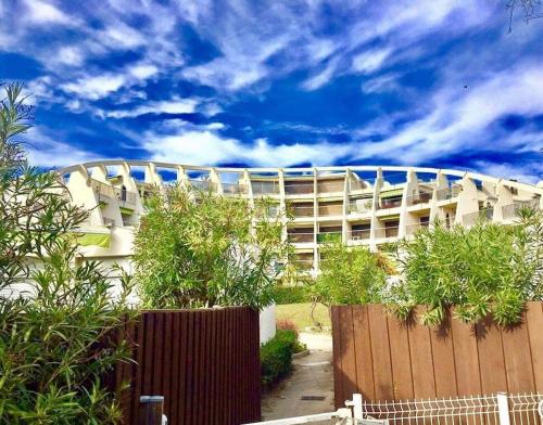Studio Équipé + Plage 50 Metres + Parking privé
