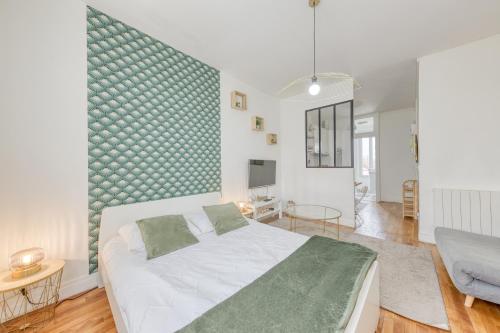 STUDIO Escale, 15 min de PARIS, à 200m du RER A