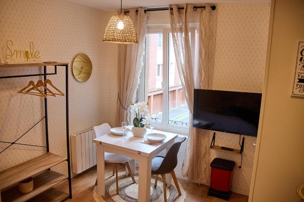 Appartement STUDIO EXOTIC - PROCHE GARE - WiFi - NETFLIX 35 Rue Langlès 80000 Amiens