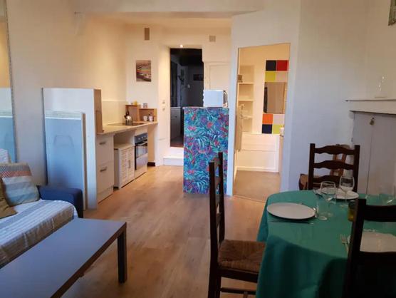 Studio F1 vue mer a 30m des plages 06800 Cagnes-sur-Mer