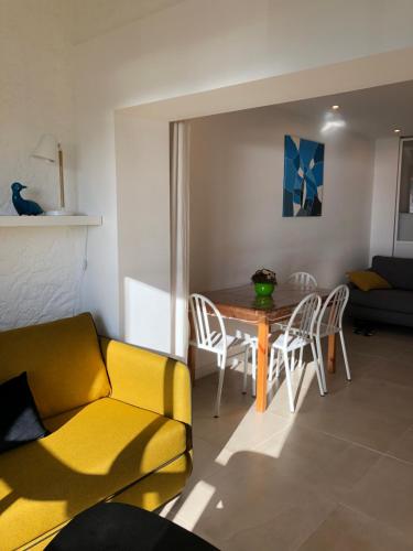 Studio face la plage Le Brusc