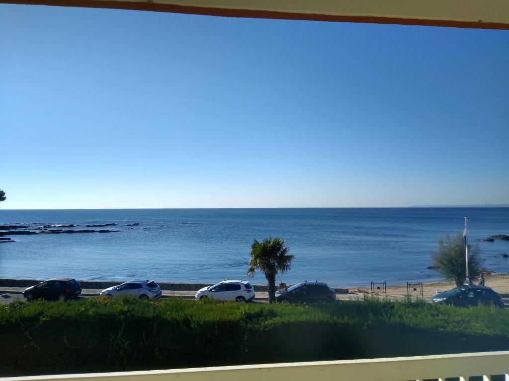 Appartement STUDIO FACE MER 1351 Route de la Corniche 83700 Boulouris-sur-Mer