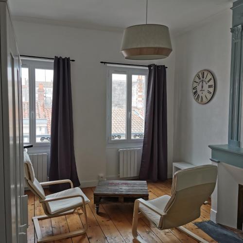 Appartement Studio five Lot 5 2 étage et lot 8 fond de cour 59 Rue Thiers 17300 Rochefort -1