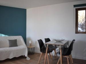 Appartement Studio Font-Romeu-Odeillo-Via, 1 pièce, 4 personnes - FR-1-580-73 17 Boulevard du Balcon Sud Résidence LES SOLEILLADS -Apt n°27 Bât A 66120 Font-Romeu-Odeillo-Via Languedoc-Roussillon