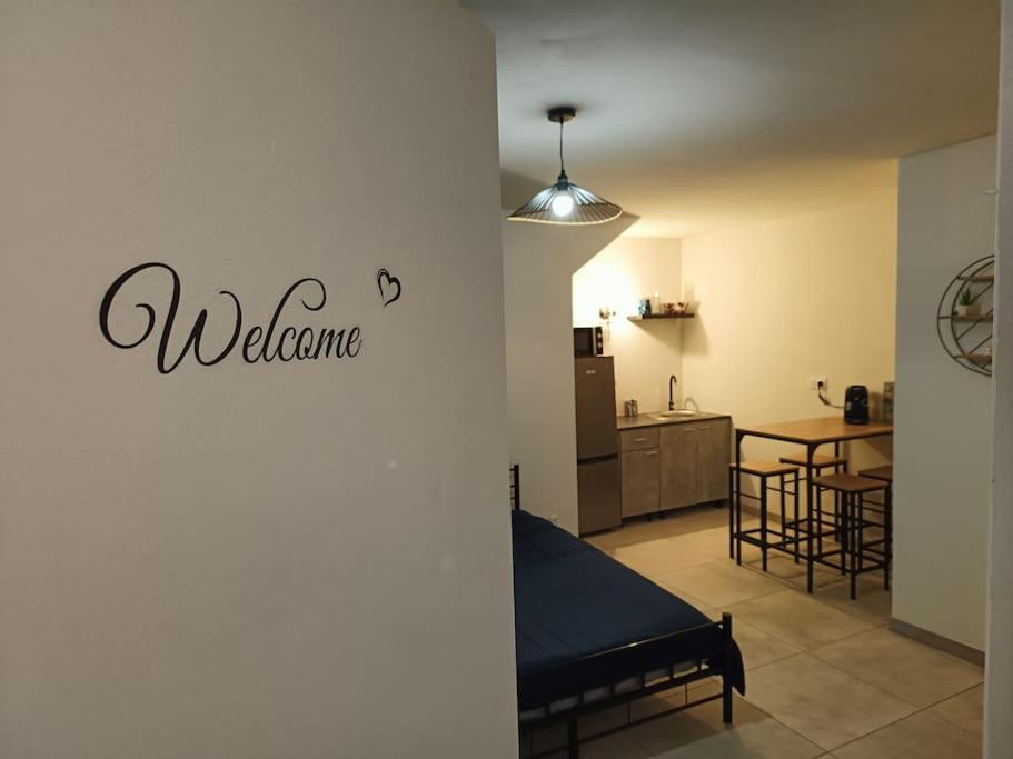 Studio Glamour avec espace balnéo privé 17 Rue Gustave Chambige, 63111 Dallet