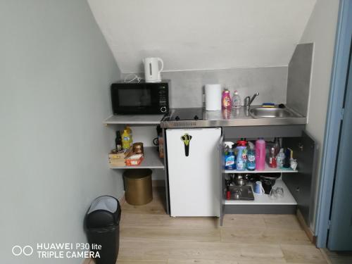 Appartement Studio grand lit 160 tout équipé wifi 44 Route de Montcenis 71200 Le Creusot Bourgogne