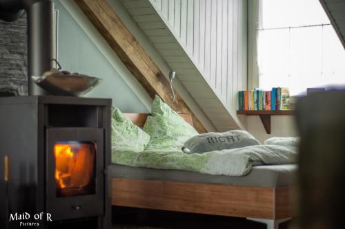 Studio - grosses Wohn-Schlafzimmer - Dachterrasse - Kamin - Küche - Hohes Venn - Monschau - Eifel - Hunde willkommen beim Hof Vierzehnender