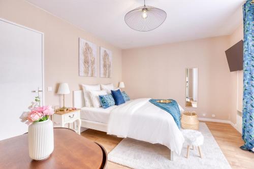 Studio Hôtel - Lit King Size - Parking - Wifi - Proche CDG