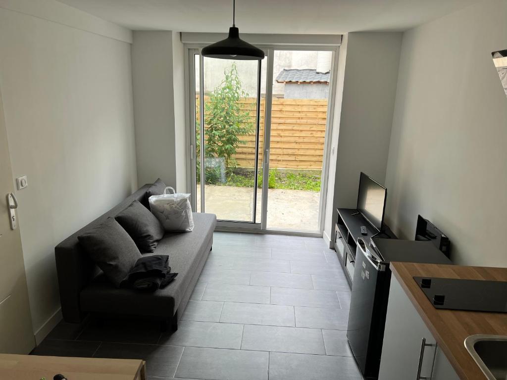Studio Hôtel - Lit King Size - Parking - Wifi - Proche CDG 93190 Livry-Gargan