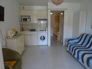 Appartement Studio Hyères, 1 pièce, 3 personnes - FR-1-335-180 LES REGATES B 118 1 AV LIEGEARD 83400 Hyères Provence-Alpes-Côte d\'Azur