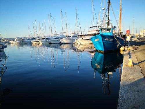 Studio Hyères Port - résidence fermée avec piscine