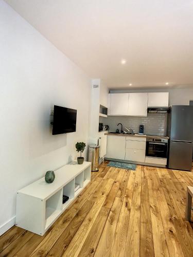 STUDIO HYPER CENTRE GARE VIEIL ANTIBES MER 2PERS