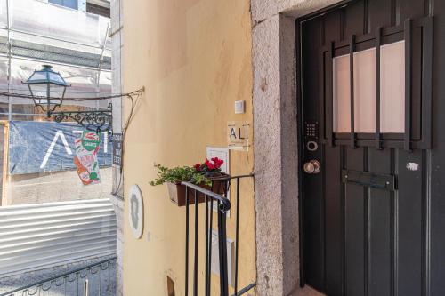 Studio in Alfama by Lucky Surface