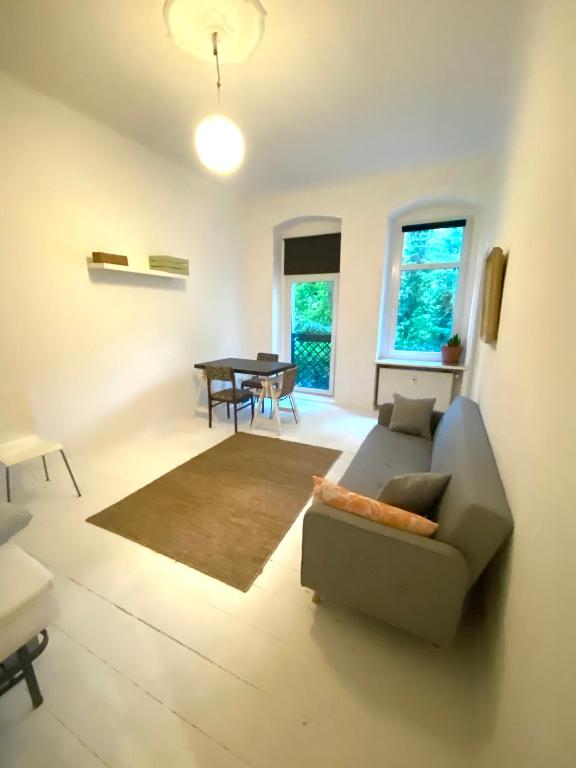 Appartement Studio in the middle of Friedrichshain 4 Am Comeniusplatz Middle building first floor 10243 Berlin