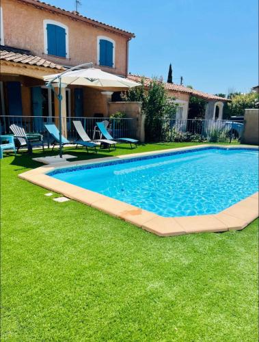 Studio indépendant dans propriété avec piscine