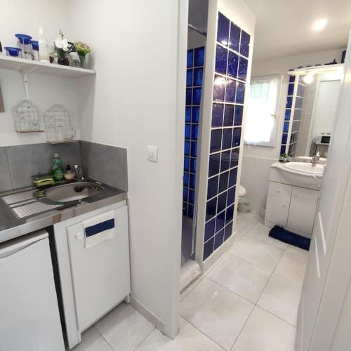 Studio indépendant dans villa, parking gratuit.