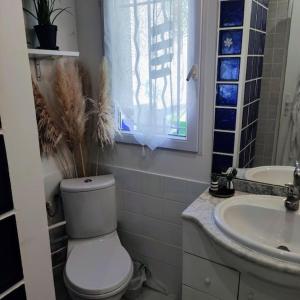 Studio indépendant dans villa, parking gratuit.