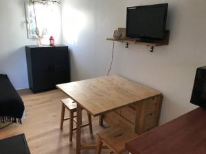 Studio indépendant près cap canaille avec terrasse
