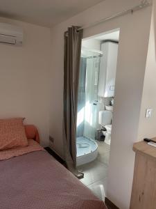 Studio indépendant - Terrasse, jaccuzi, et piscine