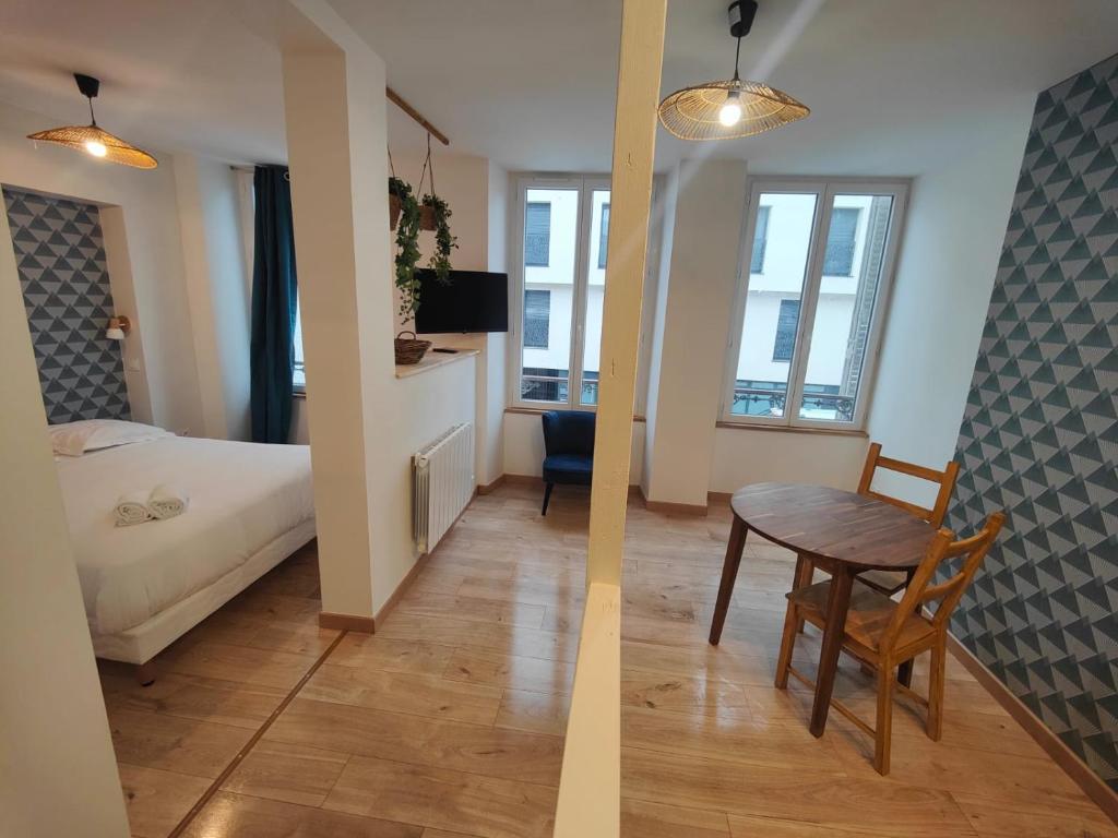 Studio Jade - 900m Gare d'Orléans 110 Rue du Faubourg Bannier, 45000 Orléans