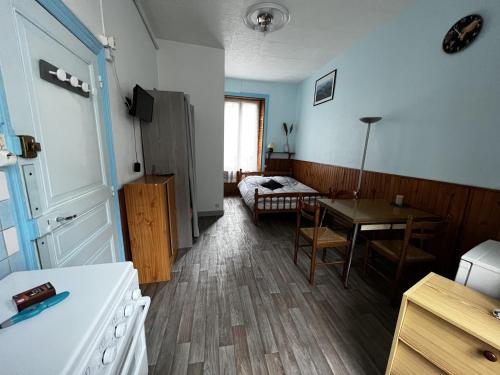 Studio La Bourboule, 1 pièce, 2 personnes - FR-1-667-39