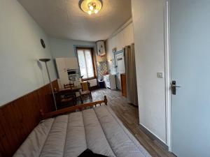 Studio La Bourboule, 1 pièce, 2 personnes - FR-1-667-39