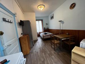 Studio La Bourboule, 1 pièce, 2 personnes - FR-1-667-39