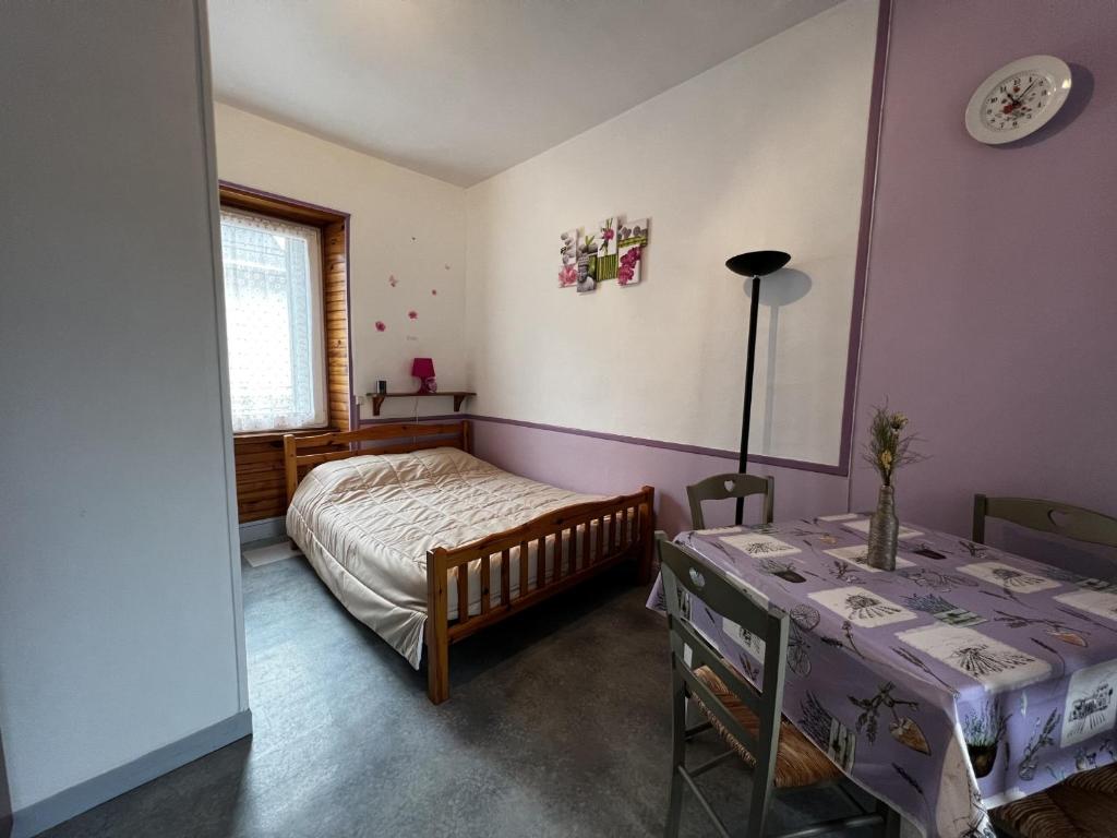 Appartement Studio La Bourboule, 1 pièce, 2 personnes - FR-1-667-41 51 avenue d'Italie 63150 La Bourboule